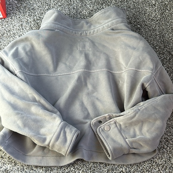 Abercrombie & Fitch Women’s soft shirt jacket size small, oversized with buttons - Picture 4 of 5